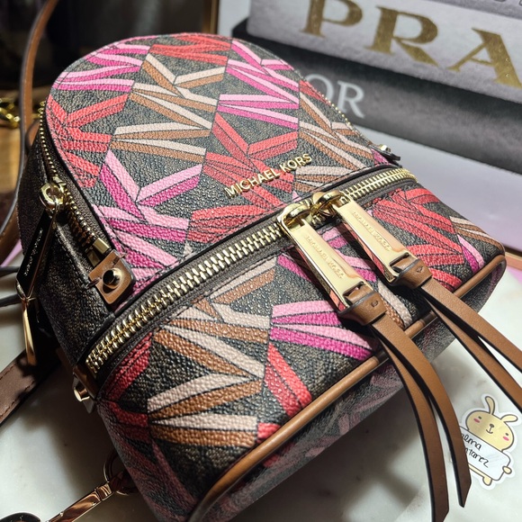 Michael Kors Rhea Zip 
Messenger Backpack Brown
Multi Geometric Pattern NWT - Picture 14 of 17